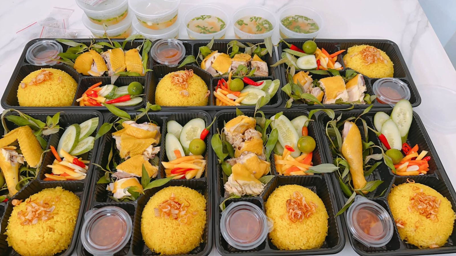 Cung cấp suất cơm văn phòng tại Hóc Môn