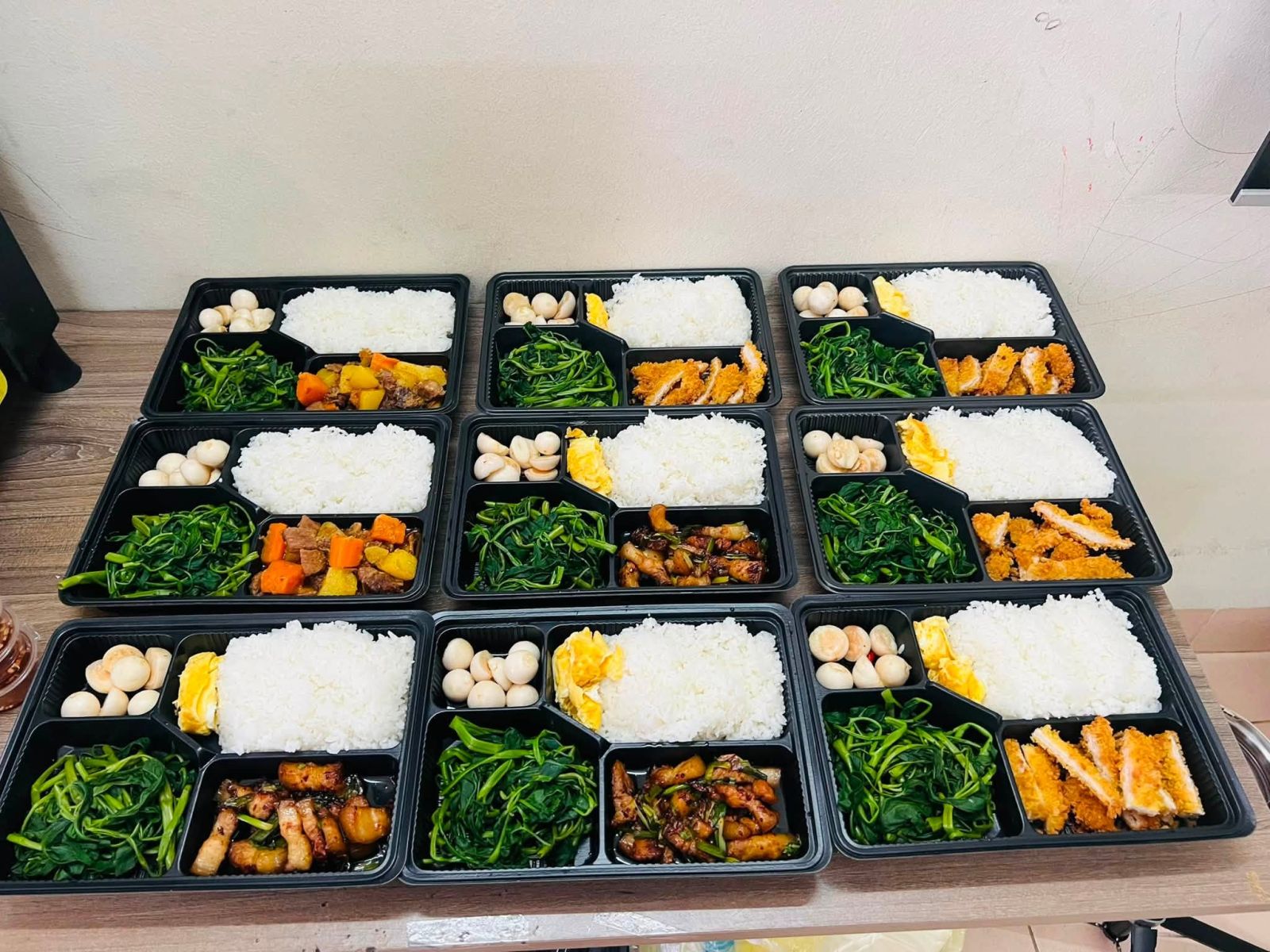 Cung cấp suất cơm văn phòng tại Hóc Môn